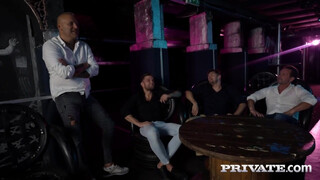 Private com - Tiffany Rousso és Cherry Kiss négy pasival szexel